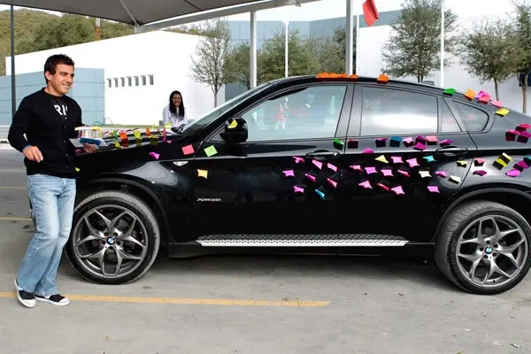 Aficionadas apapachan a Luis Pérez en su cumpleaños