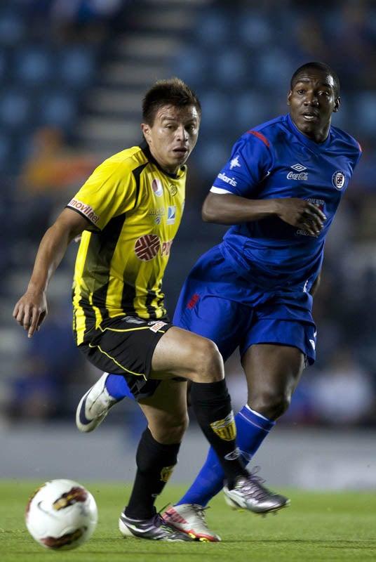 La máquina en el choque en el Estadio Azul. FOTO: EFE