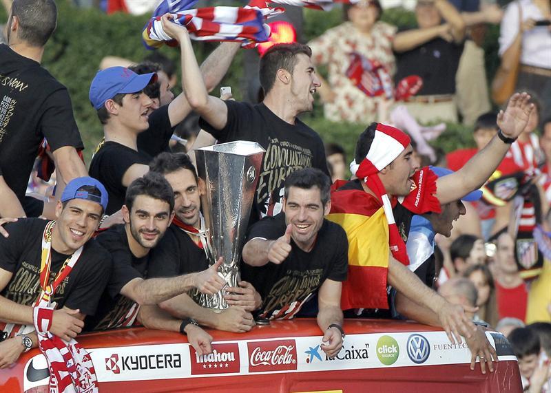 Mostraron la copa al frente del camión | EFE