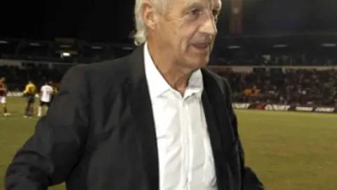 Eugui le pide a Tecos preocuparse por el día a día