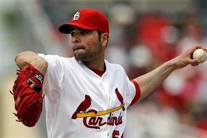 García lanza dos entradas en pretemporada con Cardenales