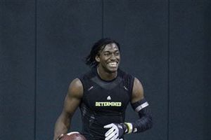 Luck y Griffin III se reúnen con equipos de NFL