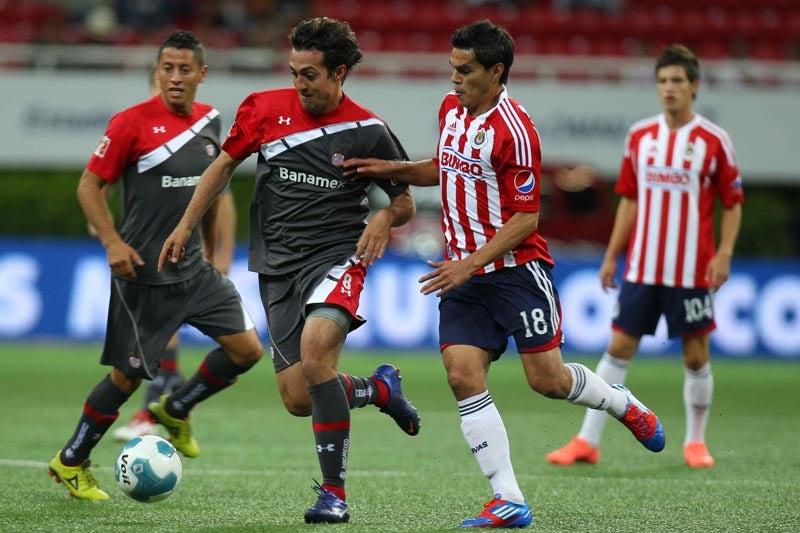 Chivas se impone al Toluca con goles de Arellano y Reynoso. FOTO: MEXSPORT