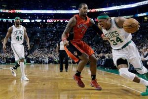 Boston vapulea 100-64 a Toronto