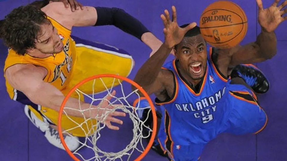 Lakers remonta y vence a Thunder