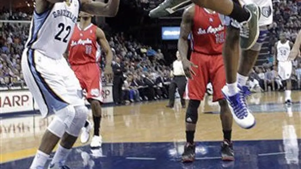 Clippers remontan y se imponen a Grizzlies