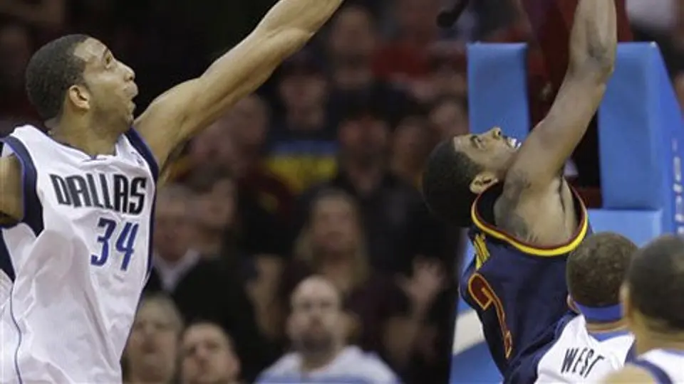 Cavaliers vencen agónicamente 91-88 a Mavericks