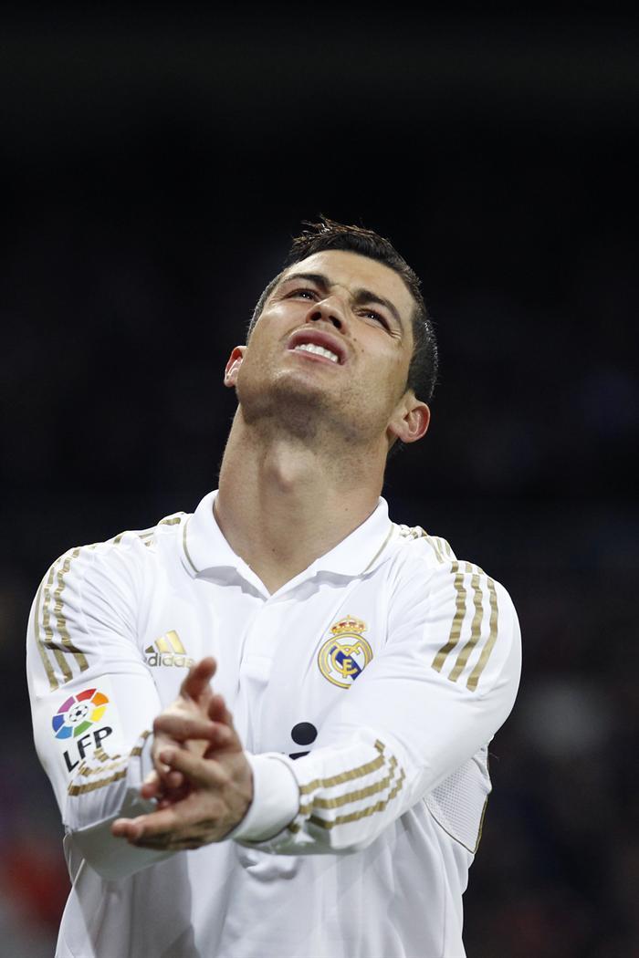 Cristiano Ronaldo se lamenta tras fallar una oportunidad de gol. FOTO: EFE