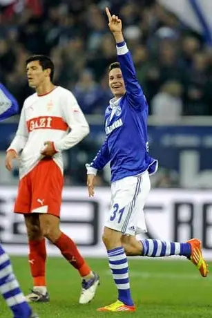 Con el Maza en la cancha, Stuttgart cae ante el Schalke