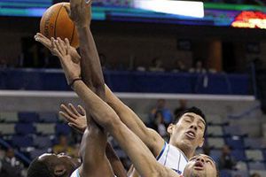 Ayón anota 8 puntos en la derrota de Hornets 77-84 ante Trail Blazers