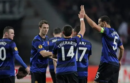 Chicharito consiguió el segundo tanto con una gran asistencia de Rooney. FOTO: AP