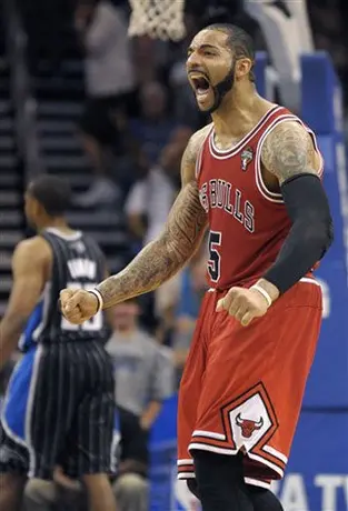 Bulls aplastan al Magic con gran actuación de Boozer