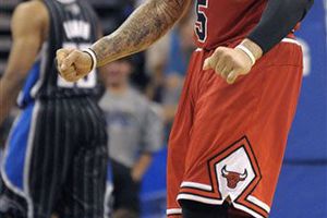 Bulls aplastan al Magic con gran actuación de Boozer