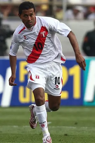 Roberto Palacios anuncia su retiro del futbol