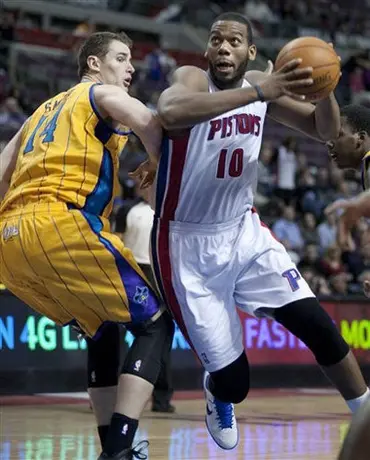 Ayón consigue cinco puntos en nueva derrota de Hornets