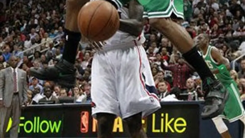 Pierce guía a Celtics en la victoria sobre Hawks
