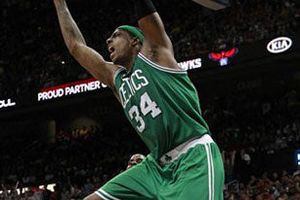 Pierce guía a Celtics en la victoria sobre Hawks
