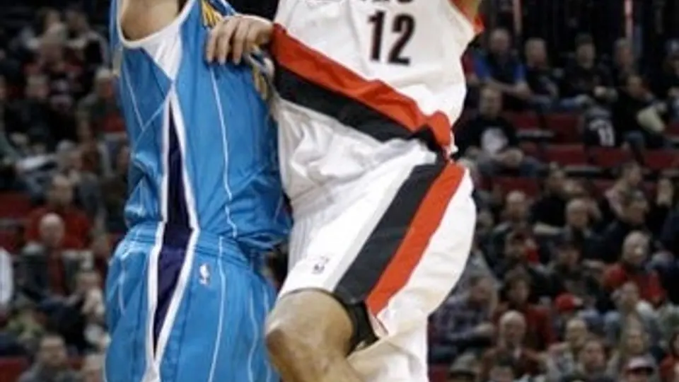 Con Ayón de titular, Hornets cae ante los Trail Blazers
