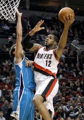 Con Ayón de titular, Hornets cae ante los Trail Blazers