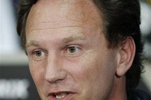 Red Bull sigue inconforme con el alerón de Mercedes