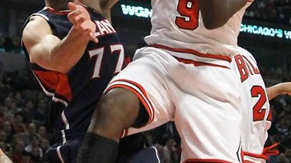 Termina la racha de Chicago al caer 94-109 ante Hawks