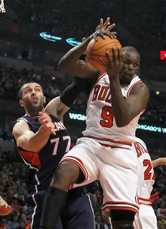Termina la racha de Chicago al caer 94-109 ante Hawks