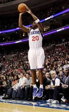 76ers superó sin problemas 96-73 a Pistons