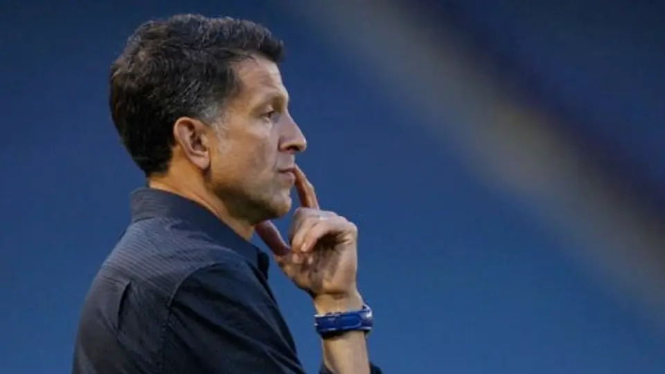 Osorio reitera que aceptaría oferta para dirigir a Colombia
