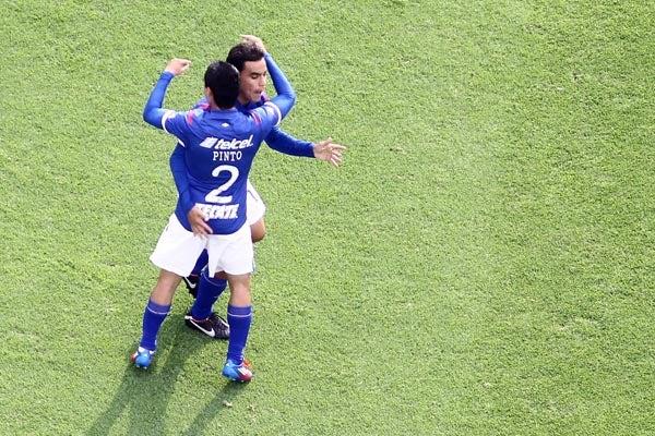 Bravo marcó dos goles para los locales. FOTO: MIGUEL PONTÓN