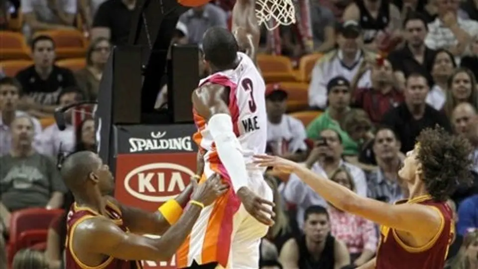 Con 26 puntos de Wade, Miami derrota 107-91 a Cleveland