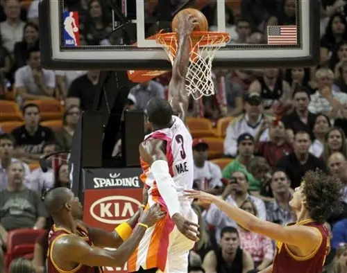 Con 26 puntos de Wade, Miami derrota 107-91 a Cleveland