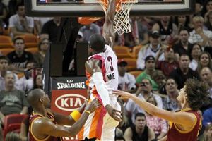 Con 26 puntos de Wade, Miami derrota 107-91 a Cleveland