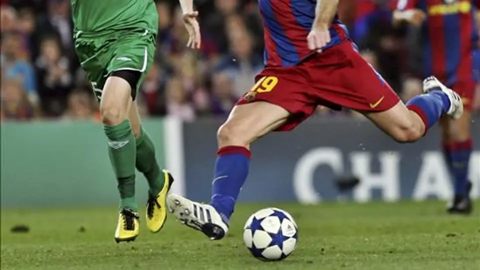 Barcelona negocia venta de Maxwell con PSG