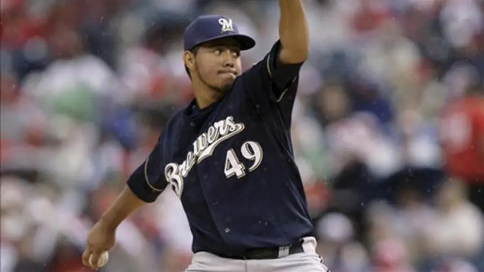 Yovani Gallardo consigue victoria para Milwaukee