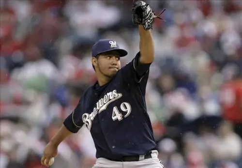 Yovani Gallardo consigue victoria para Milwaukee