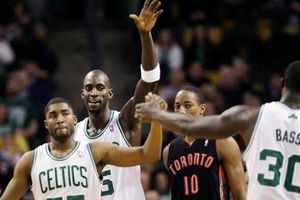 Boston corta racha de cinco derrotas al vencer 96-73 a Toronto