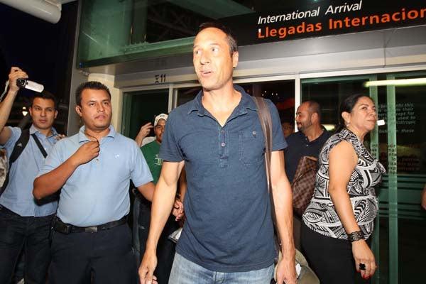 El nuevo entrenador de Chivas arribó este miércoles en la noche a Guadalajara | EVA BECERRA