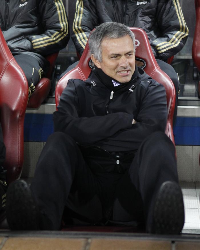 Mourinho desde el banquilllo. FOTO:EFE