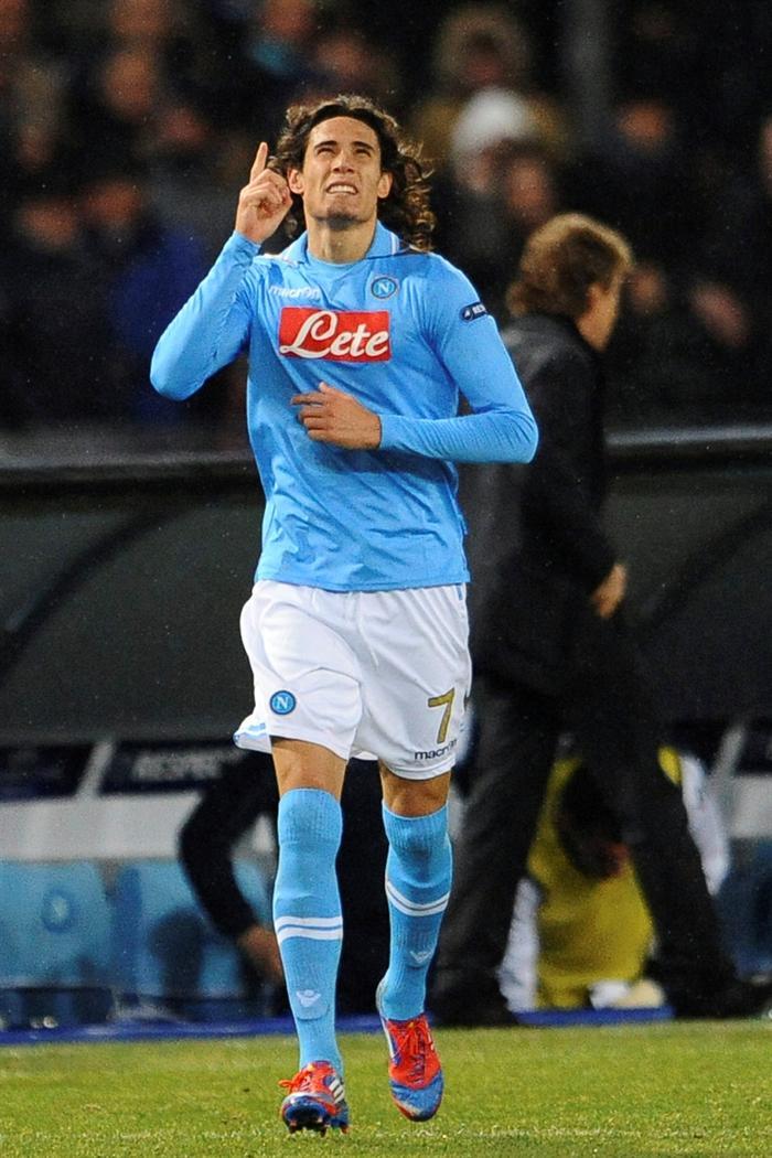 Cavani celebra al arranque del partido, al minuto 7. FOTO: EFE