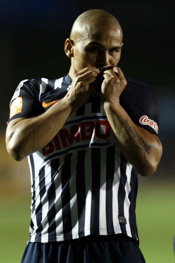 Suazo está de regreso y abrió el marcador. FOTO: MEXSPORT