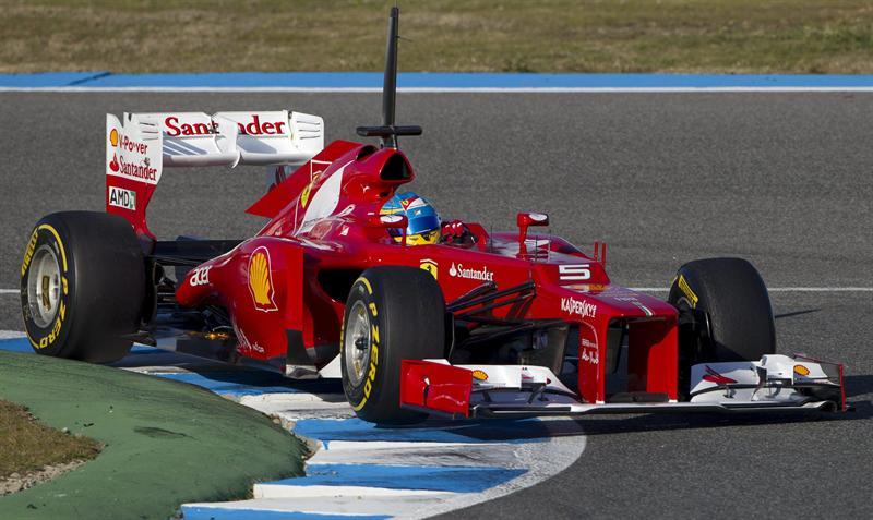 Fernando Alonso corre su Ferrari F2012. FOTO: EFE
