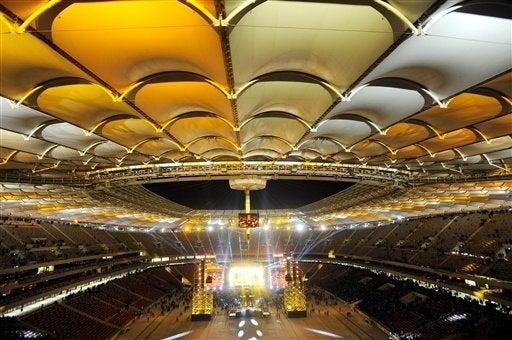 Varios grupos locales estuvieron en el festejo para su apertura. FOTO: AP