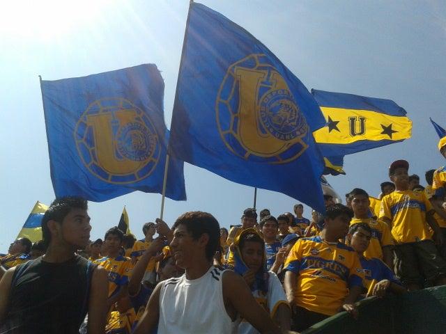Los aficionados apoyaron desde la tribuna. FOTO: ISRAEL MARTÍNEZ