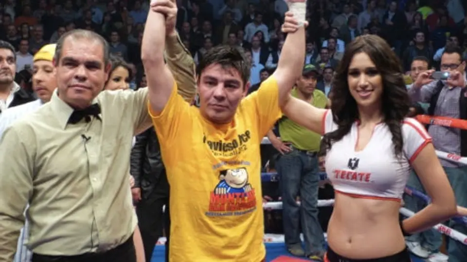 Travieso Arce derrota a Parra y llega a 60 triunfos