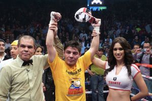 Travieso Arce derrota a Parra y llega a 60 triunfos