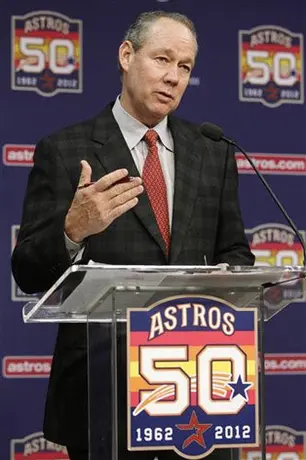 Evalúan cambiar nombre y uniforme de los Astros