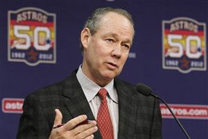Evalúan cambiar nombre y uniforme de los Astros