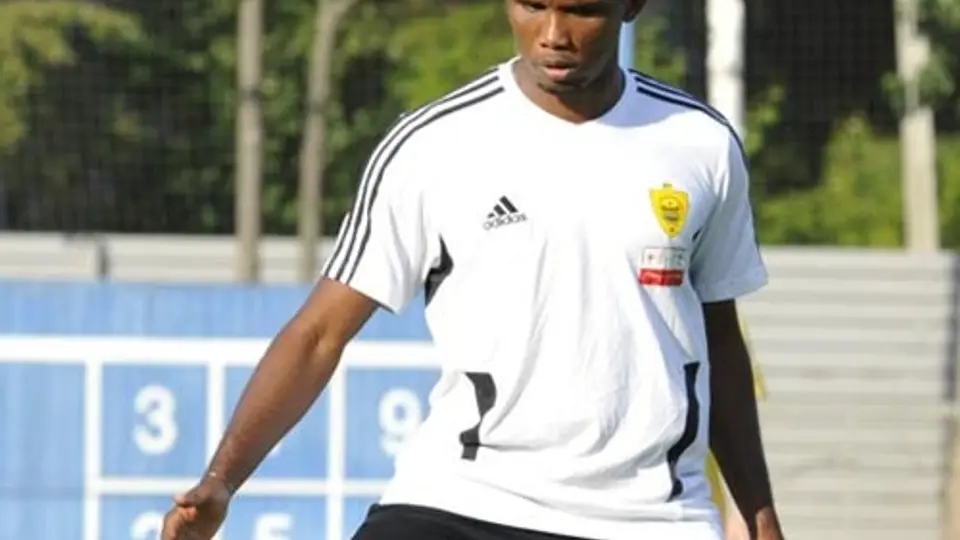 Federación camerunesa reduce sanción a Eto'o