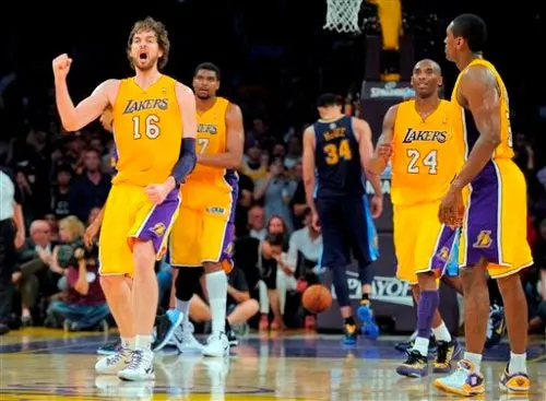 Pau Gasol guía a Lakers a Semifinales