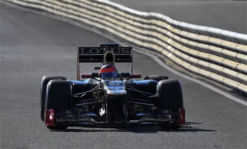 Lotus abandona Montmeló por problemas con el chasis
